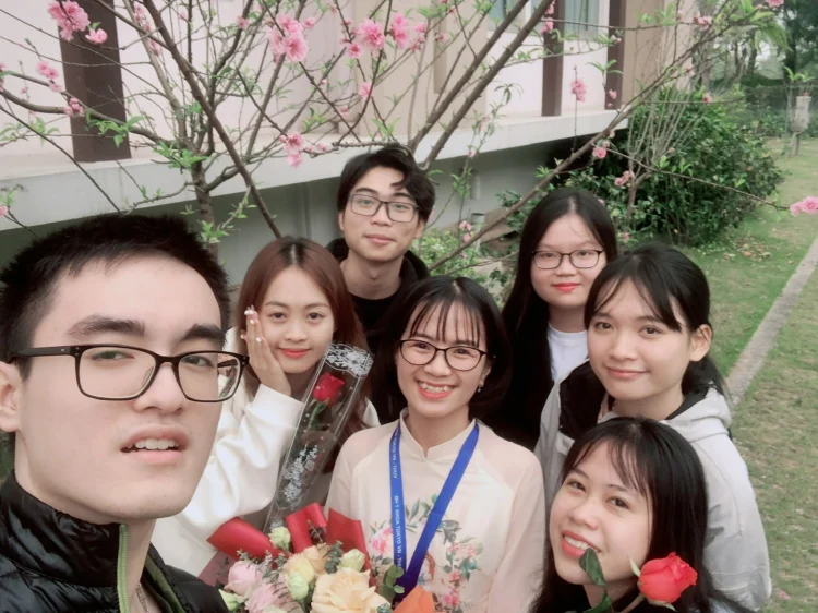 Hình 3. Thầy trò khoa kỹ thuật Dubai casino đăng ký và đăng nhập y học Dubai Palace - Cập nhật link không bị chặn mới nhất 2026